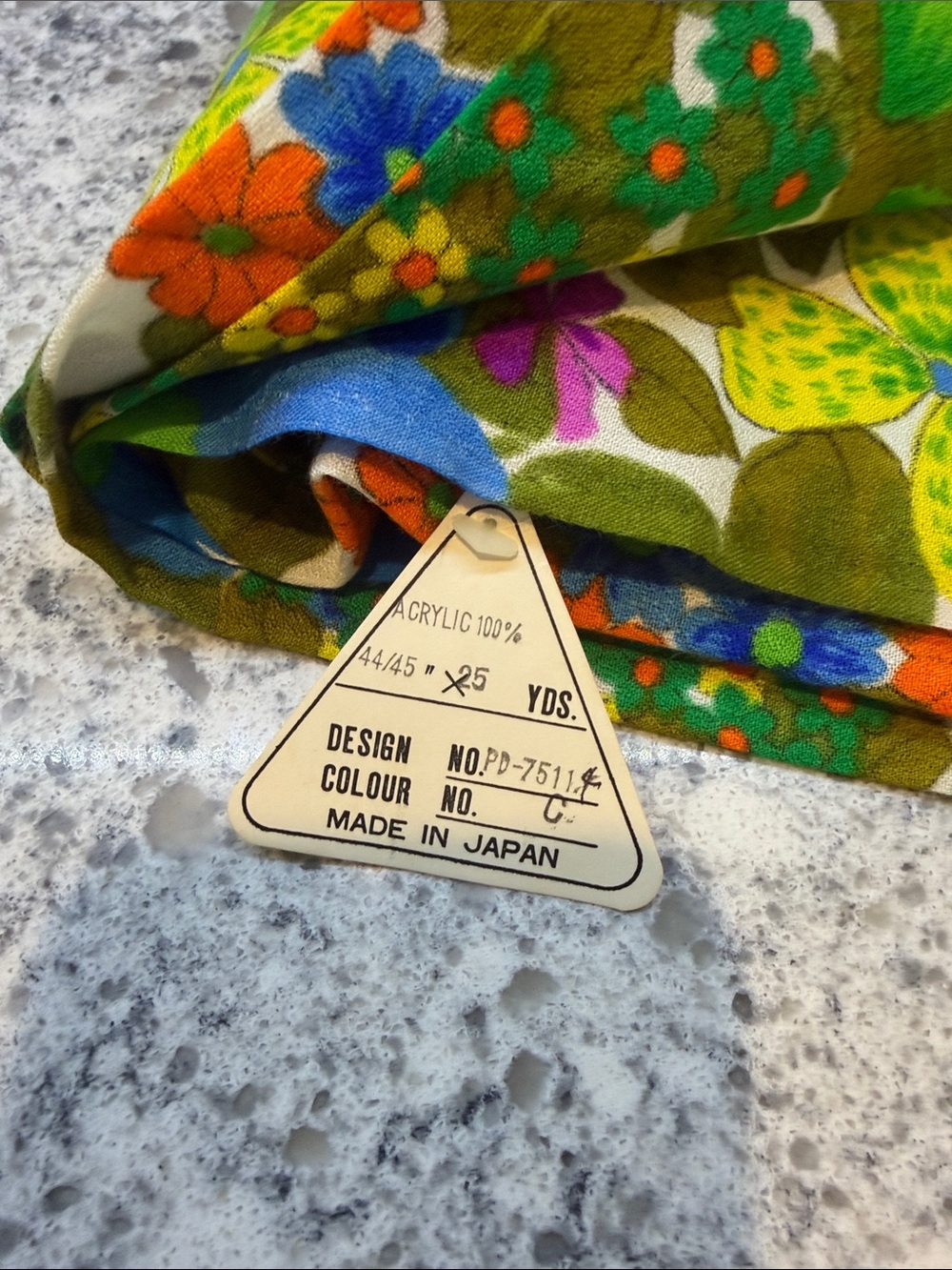 Vintage 1970’s 1960’s Fabric 4 yards x 46 inches bold floral Retro - Picture 2 of 3
